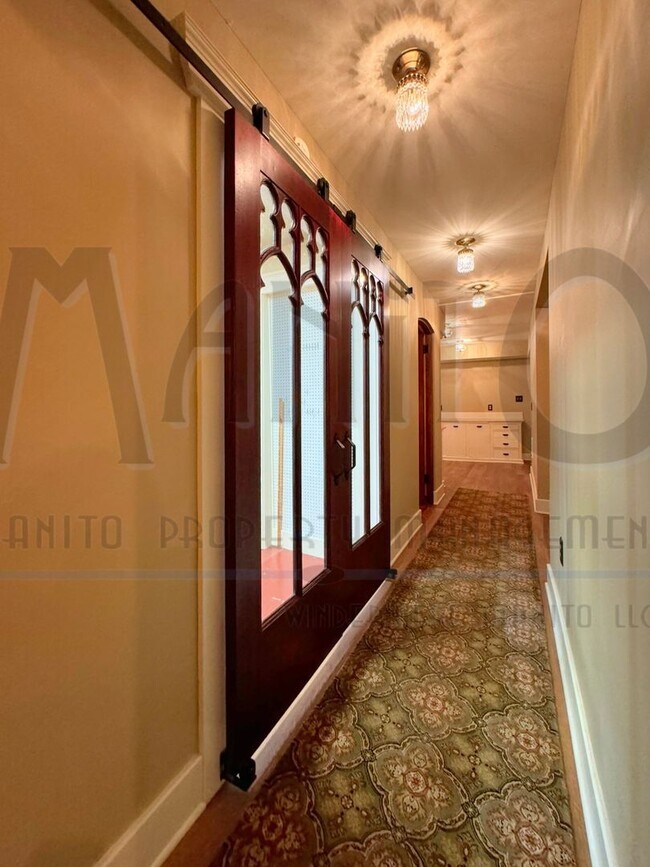 Building Photo - South Hill Swank