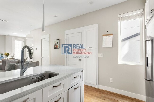 Building Photo - 1262 Yates St