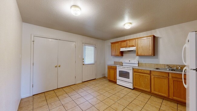 Building Photo - ALL TILE DUPLEX IN HARKER HEIGHTS!!!!!