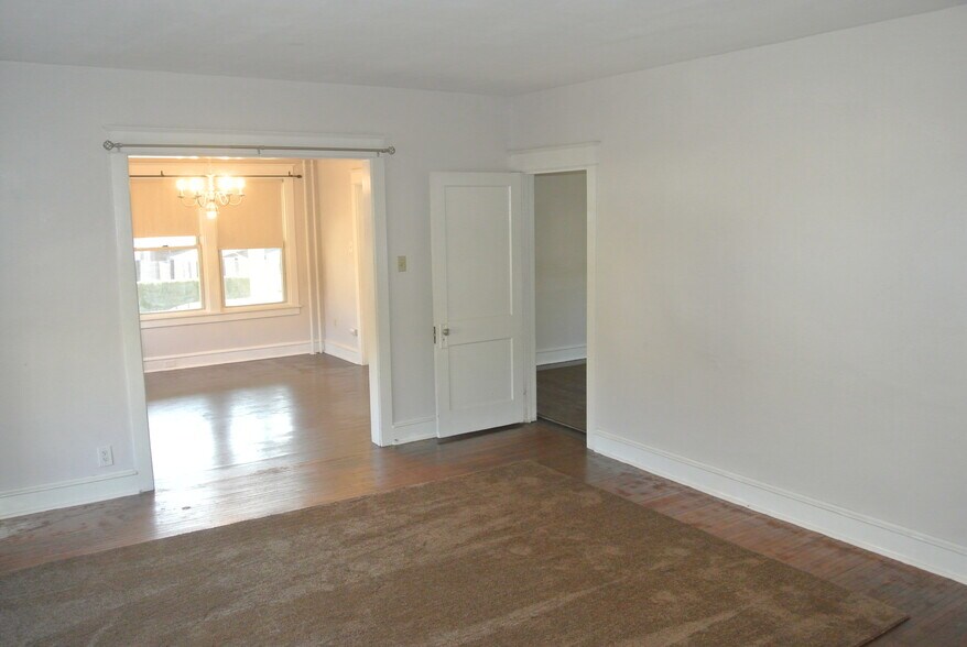 Building Photo - 328 High Street