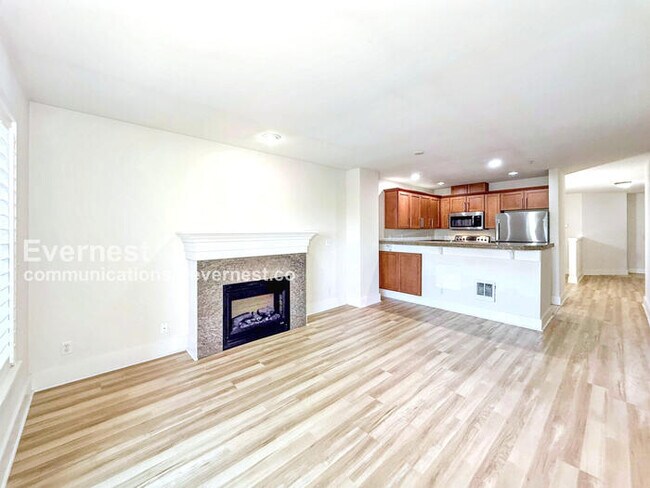 Building Photo - 133 Queen Anne Ave N