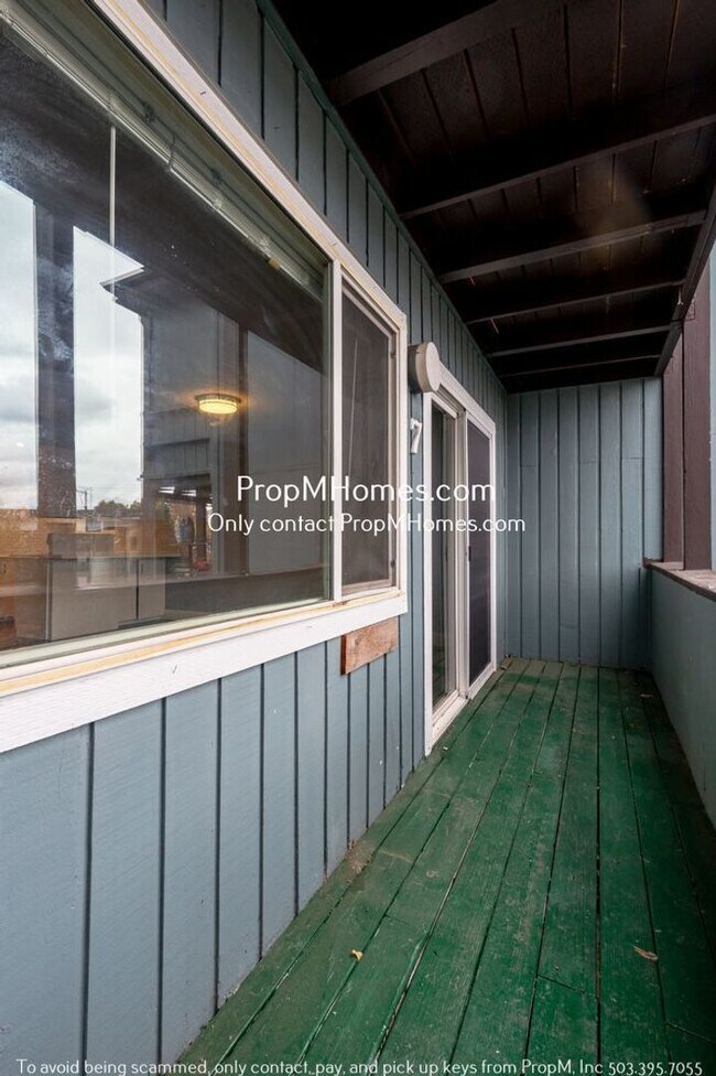 Building Photo - Spacious One Bedroom In Southwest Tigard!