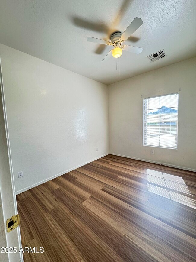 Building Photo - 33433 N Madison Way Dr