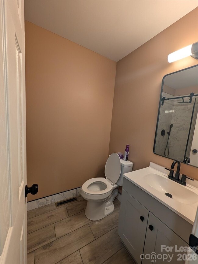 Building Photo - 2800 Dalecrest Dr