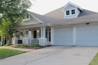 Building Photo - 2314 Hillside Dr