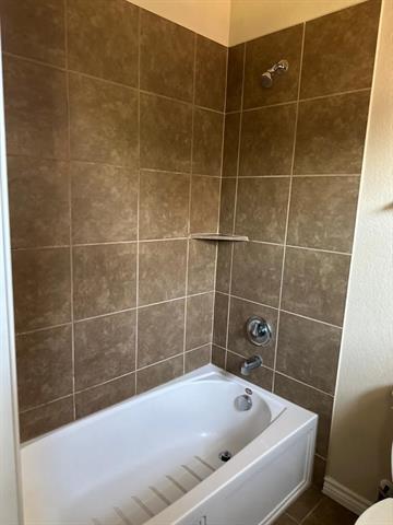 Building Photo - 5017 Hidden Pond Dr