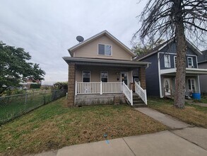 Building Photo - Beautiful 2 bed home