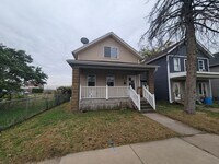 Building Photo - Beautiful 2 bed home