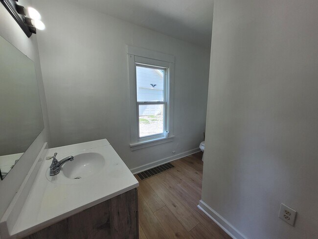 Building Photo - 1101 Lawe St