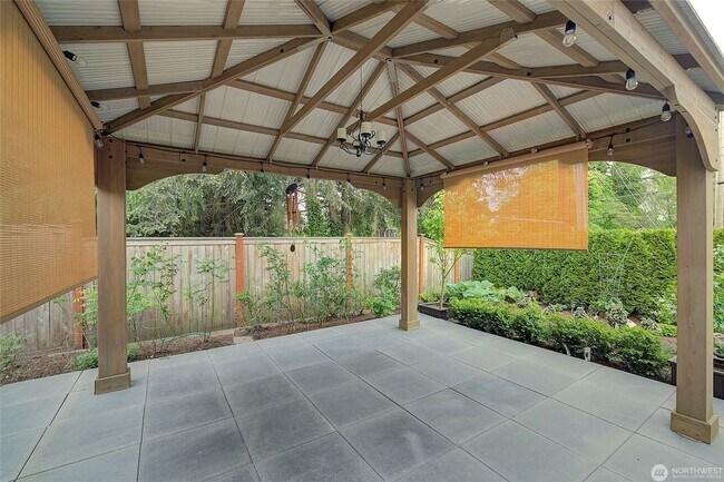 Building Photo - 5Bd/4Ba Bellevue House
