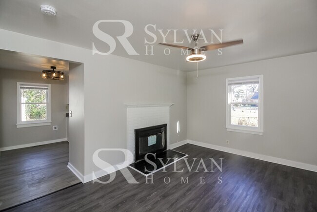 Building Photo - Classic amenities with modern convenience