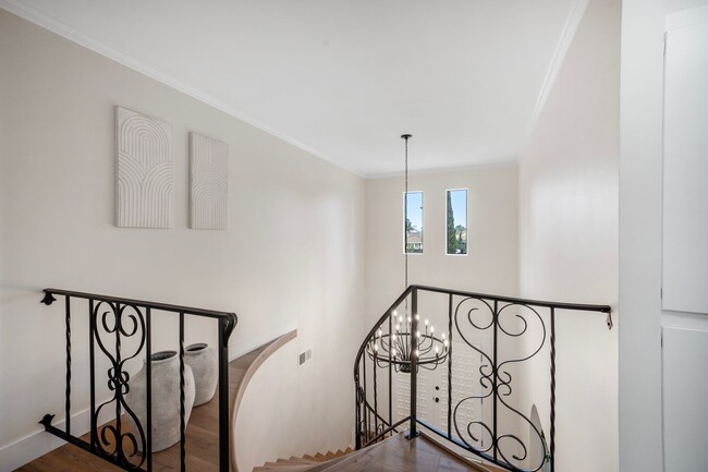 Building Photo - Executive Style Living ....