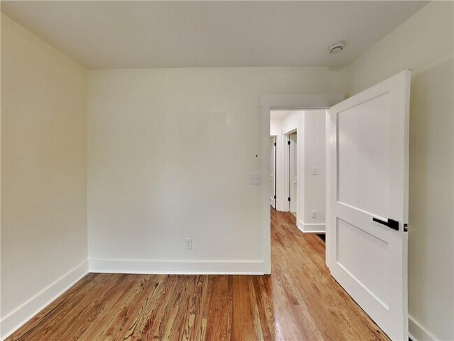 Building Photo - 108 Burbank Dr NW
