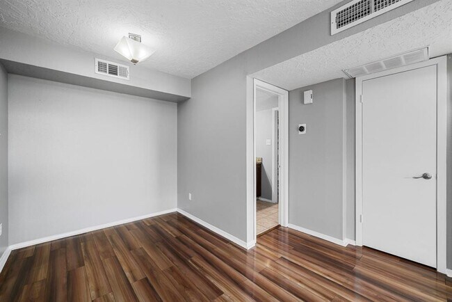 Building Photo - 10555 Turtlewood Ct