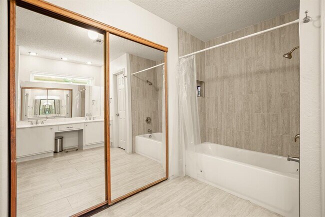 Building Photo - 2810 Goldbridge Dr
