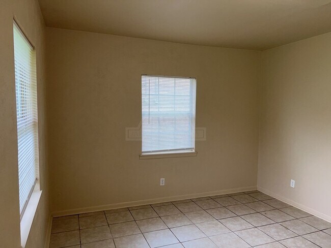 Building Photo - 2204 Poage Ave