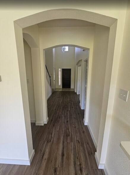 Building Photo - 10421 Trevino Ln