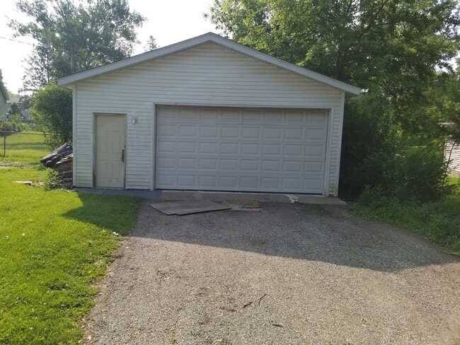 Building Photo - 547 N Ridgemoor Ave