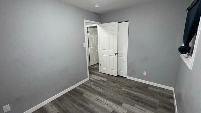 Building Photo - 93 Elmwood Dr E