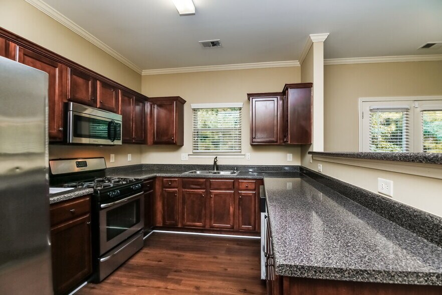 Building Photo - 6025 Gladiola Way