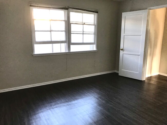 Interior Photo - 611 Levering Ave