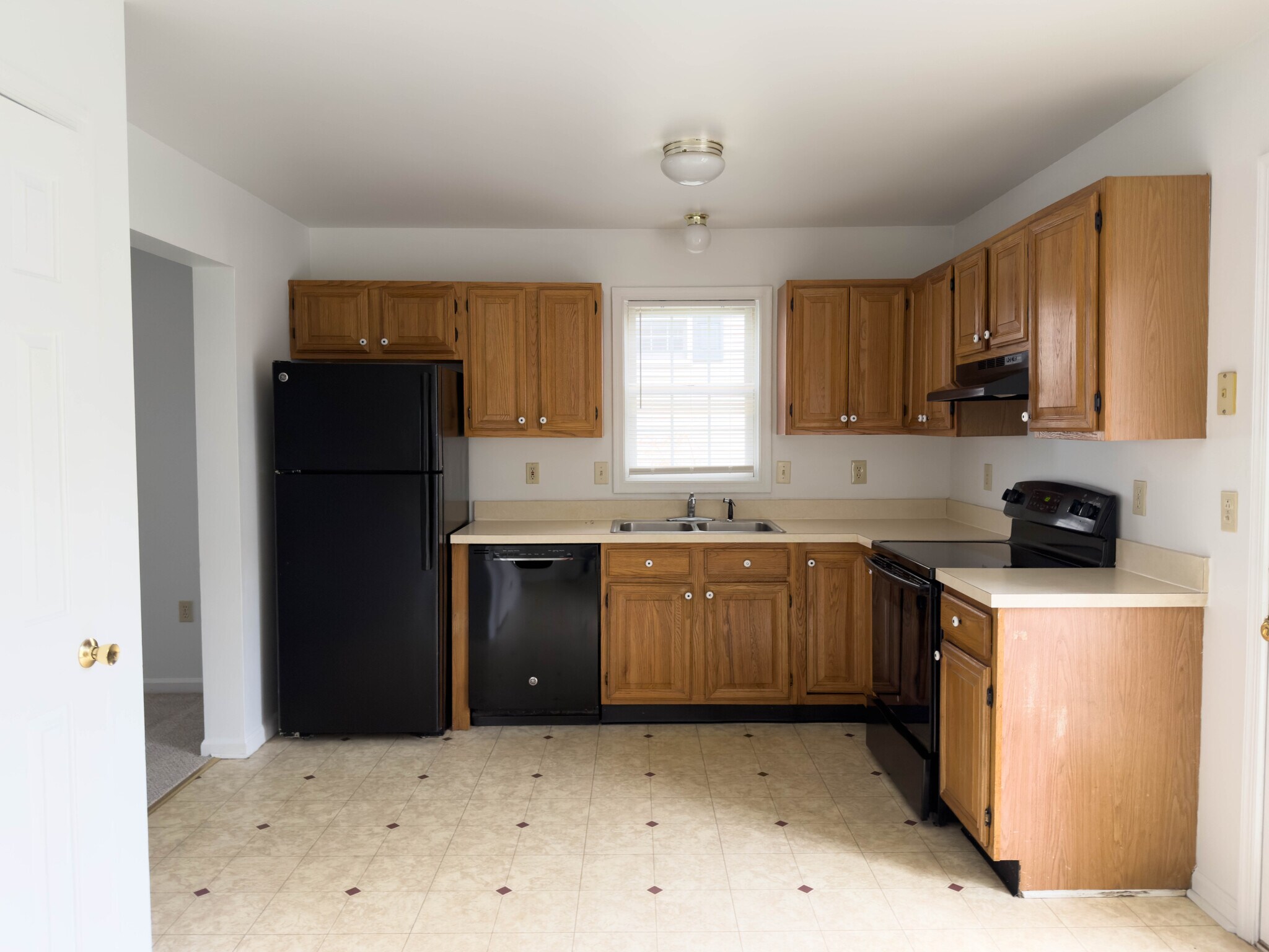 Building Photo - 80 Diller Ave