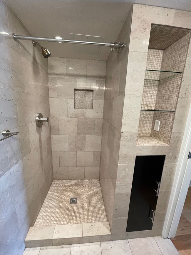 Building Photo - Beautiful Home In Arbor Place Tower