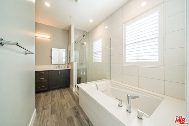Building Photo - 5837 Village Dr