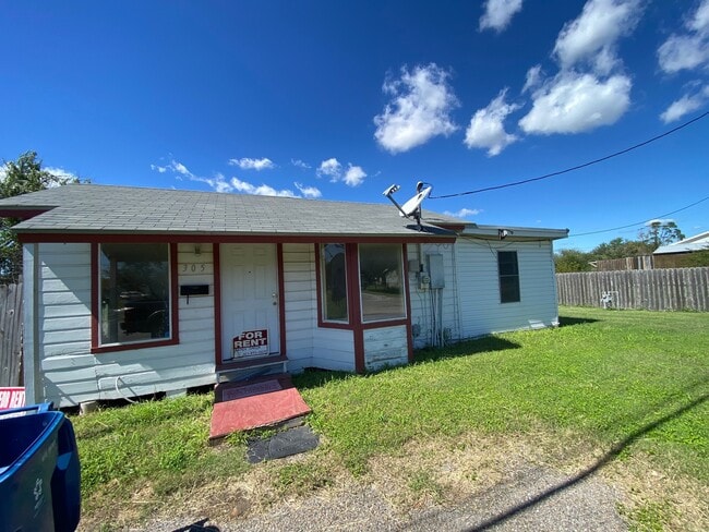 Building Photo - 604 Avenue F