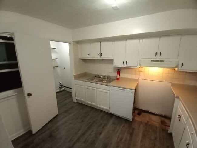 Building Photo - Three bedroom two and one half bath end unit townhome