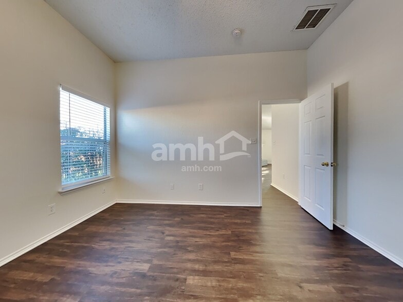 Building Photo - 8629 Garden Springs Dr