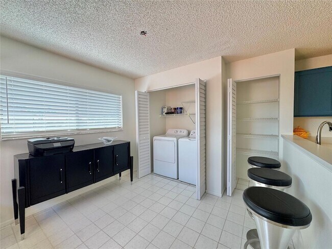Building Photo - 715 Magnolia Pl