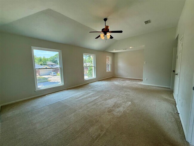 Building Photo - 6931 Echo Pines Dr