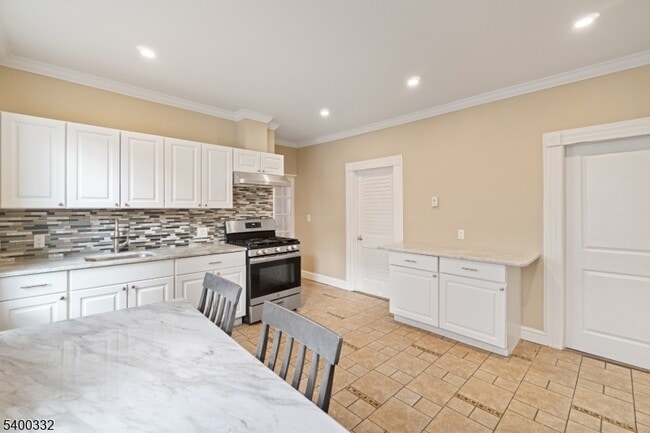 Building Photo - 288 N 6th St