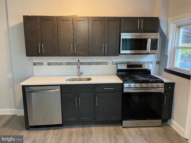 Building Photo - 532 E Mayland St