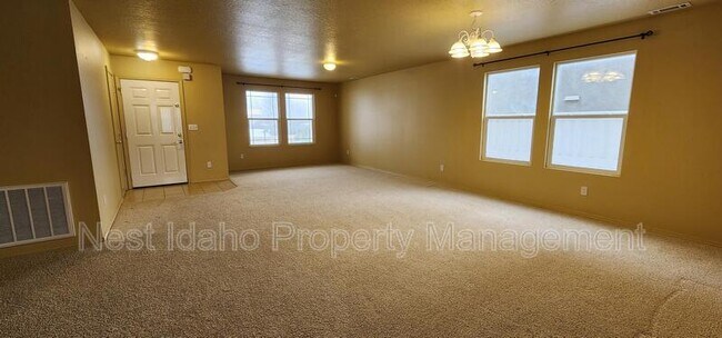 Building Photo - 164 E Linmar Dr