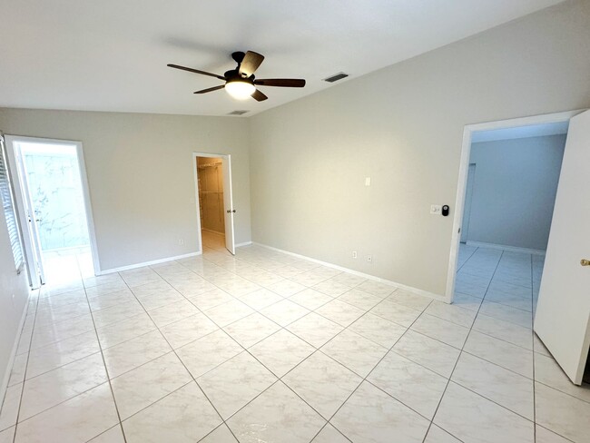 Building Photo - ** NORTH NAPLES ** 3 BED / 2 BATH - FENCED YARD - NO HOA! - PET OK - ANNUAL RENTAL