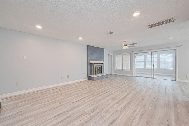 Building Photo - 2115 Streamcrest Ln