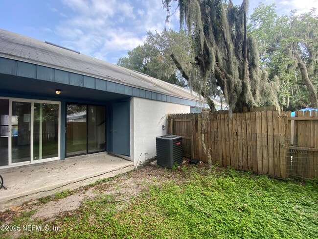 Building Photo - 1290 Wonderwood Dr