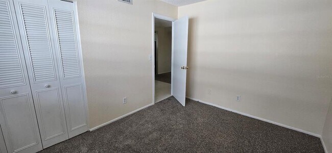 Building Photo - 580 Fairways Ln