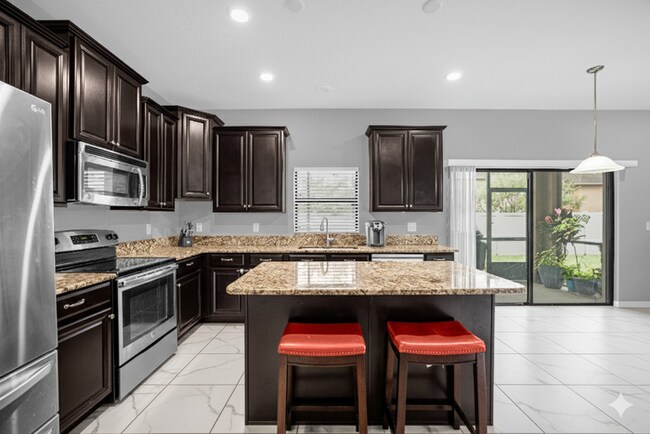 Building Photo - "Discover Spacious Elegance: 5-Bed, 3-Bath...
