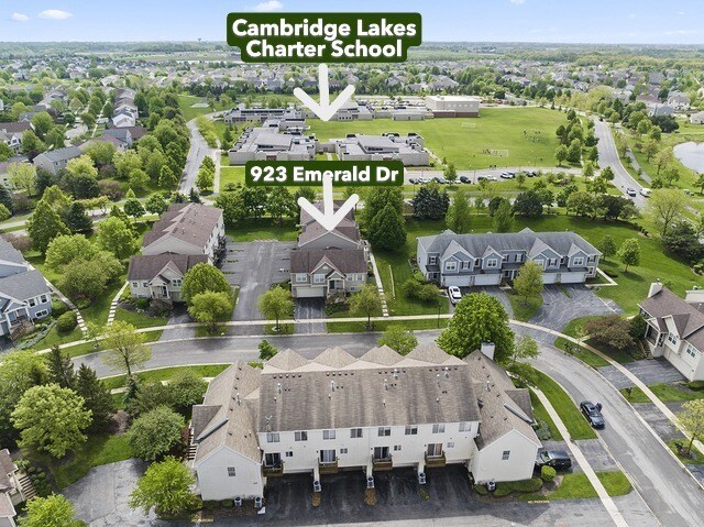 Building Photo - 923 Emerald Dr