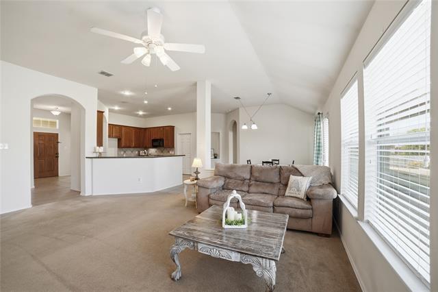 Building Photo - 209 Lariat Dr