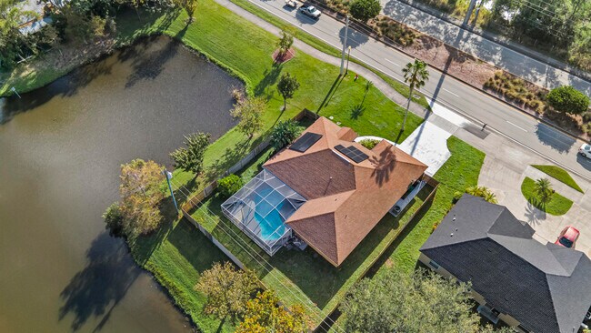 Building Photo - 2141 SW Bayshore Blvd