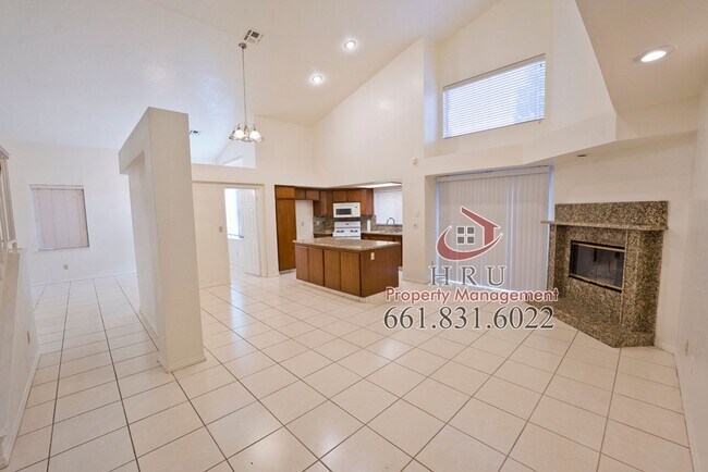 Building Photo - SW-4 bed/3 bath + pool house