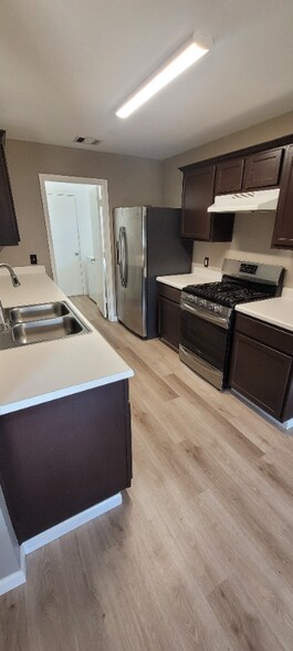 Building Photo - 234 Tolcarne Dr