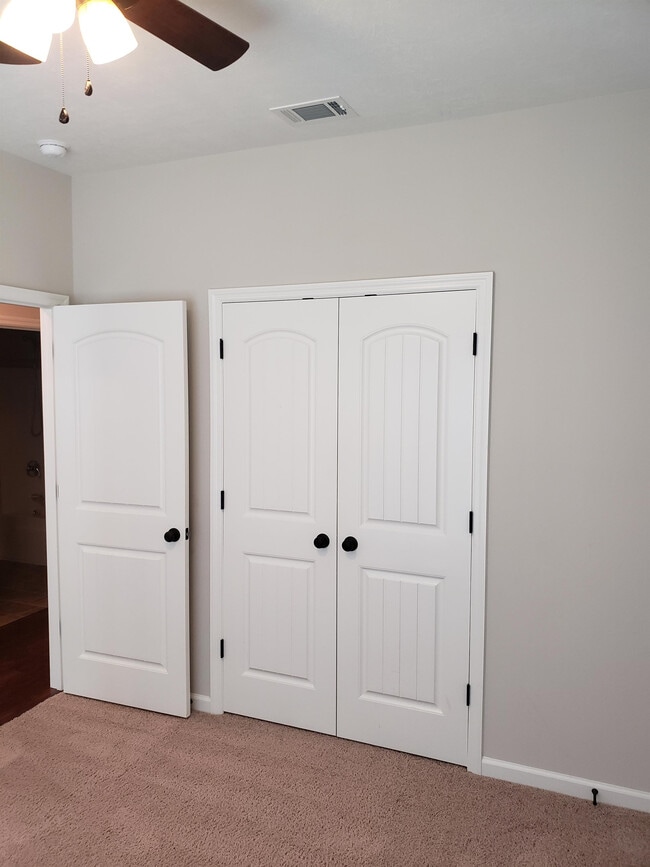 Building Photo - 3237 Alexandria Dr