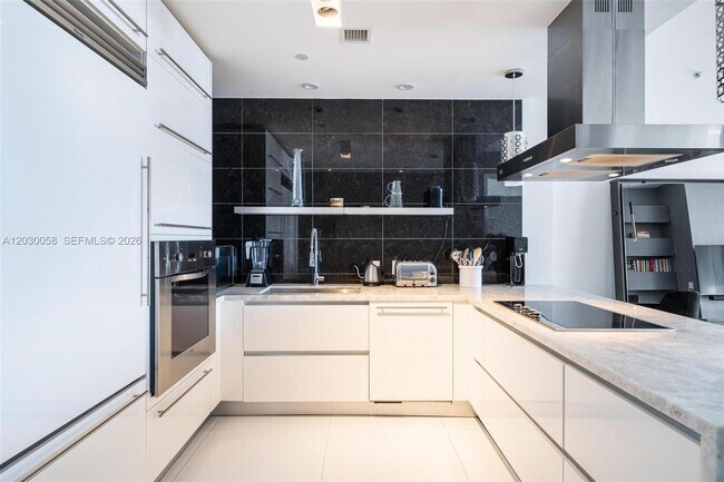 Building Photo - 1100 Biscayne Blvd