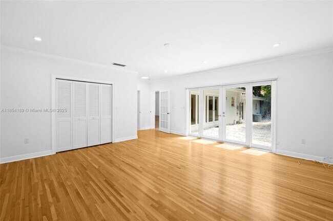 Building Photo - 4114 Santa Maria St