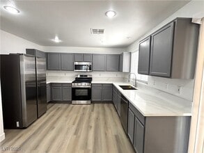 Building Photo - 7383 W Diablo Dr